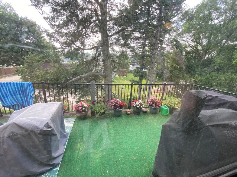 Porch - 1041 S 96th St