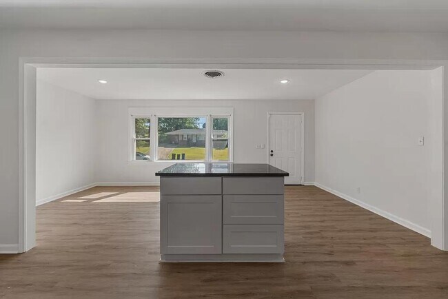 Building Photo - 803 Lichfield Rd