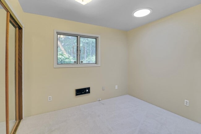 Building Photo - 22311 Overlake Loop SE