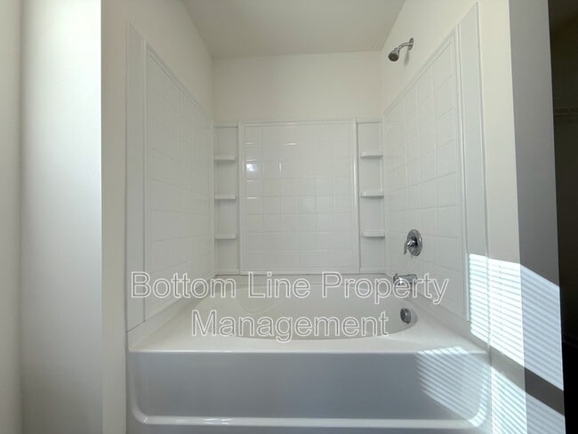 Building Photo - 523 Contentment Dr