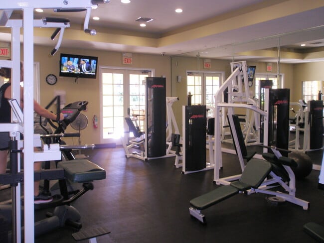 Building Photo - Annual turnkey furnished renovated GATED C...