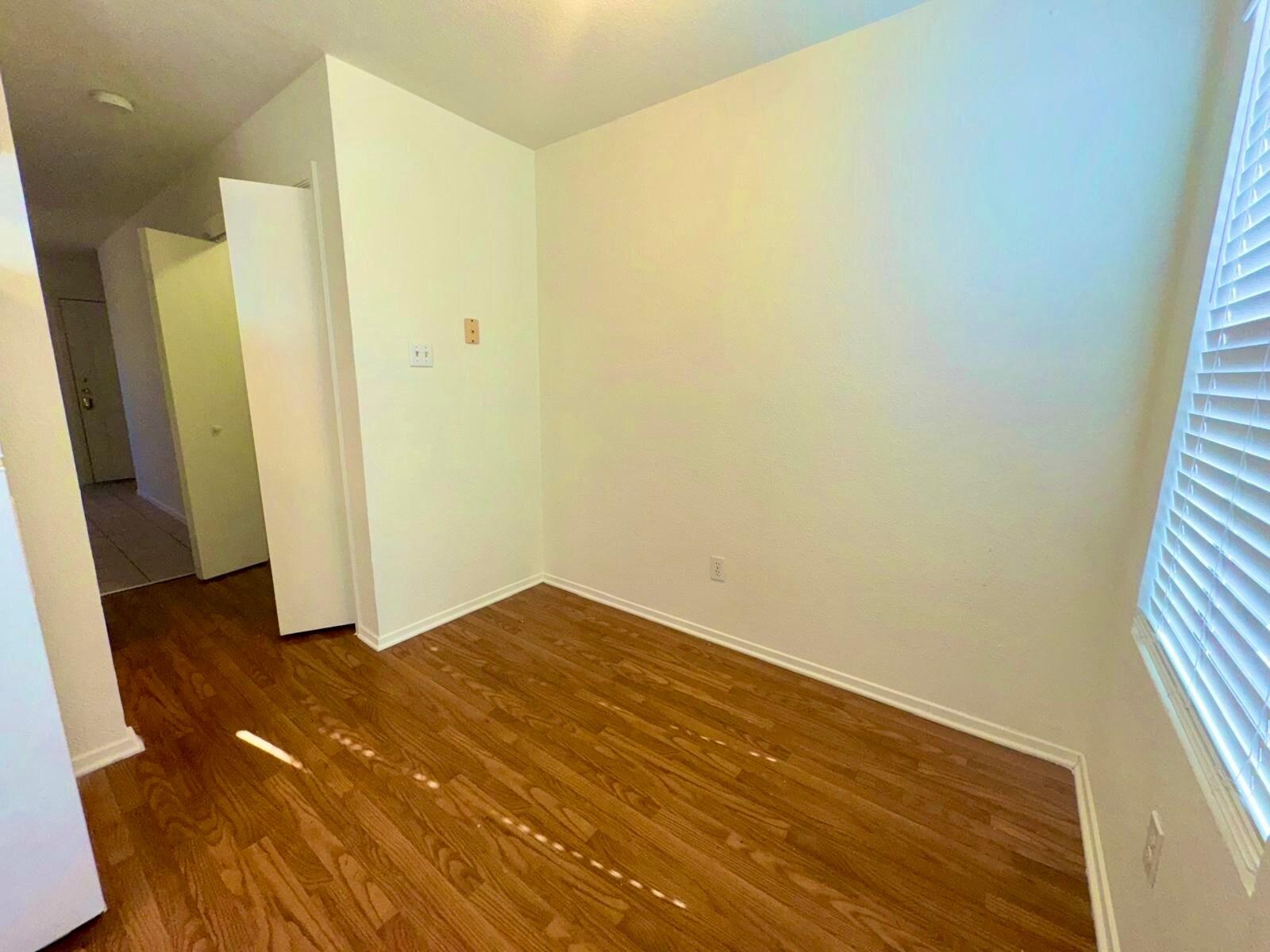 Building Photo - 1112 Leslie Cir