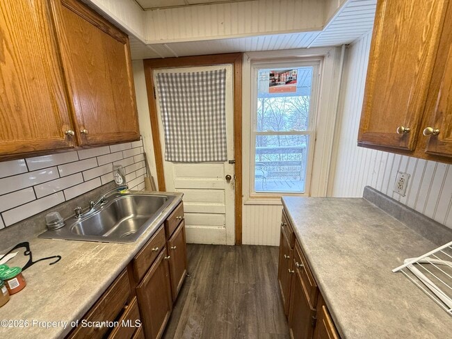 Building Photo - 2140-2140 Pond Ave