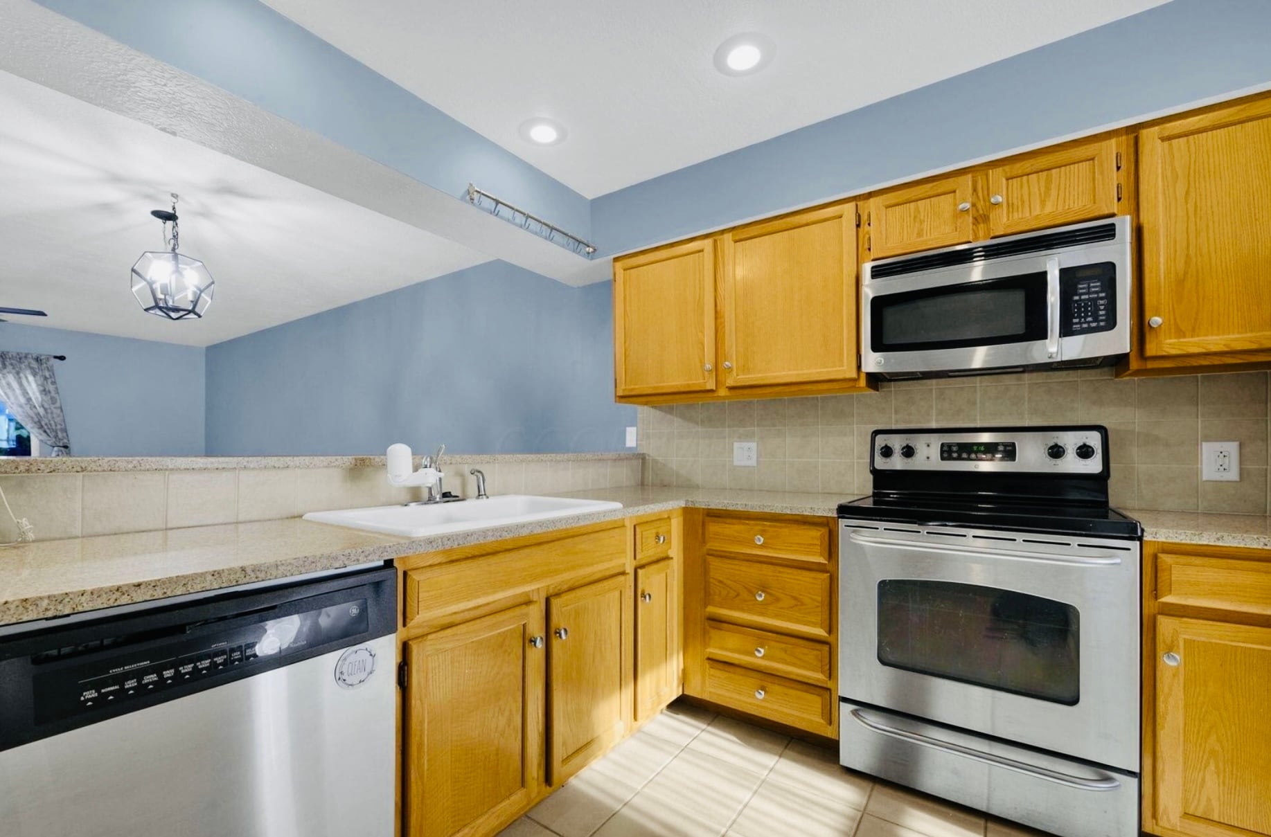 Building Photo - 1223 Rivercrest Dr