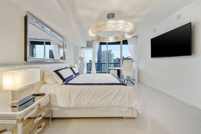 Building Photo - 495 Brickell Ave