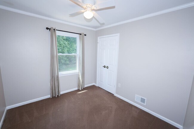 Building Photo - Great Townhouse in Fairwoods