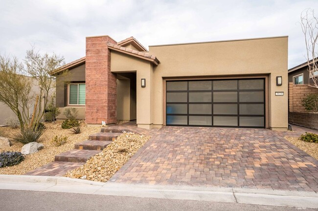 Building Photo - Stunning 3 Bedroom One Story home in Summe...