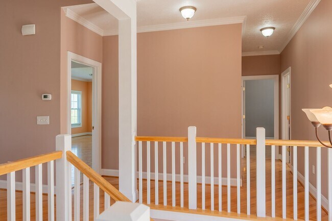 Building Photo - 1701 Stratford View Dr