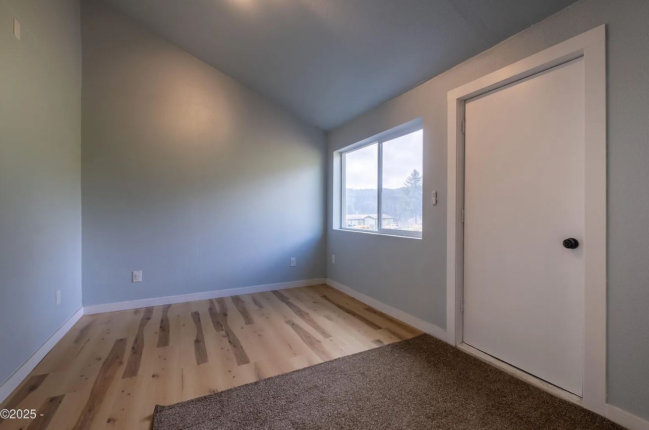 main bed - 432 N Yodel Ln