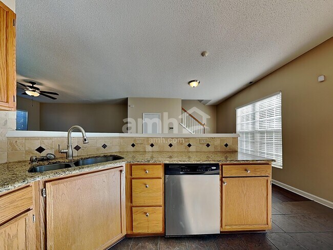 Building Photo - 136 N Honey Springs Ave