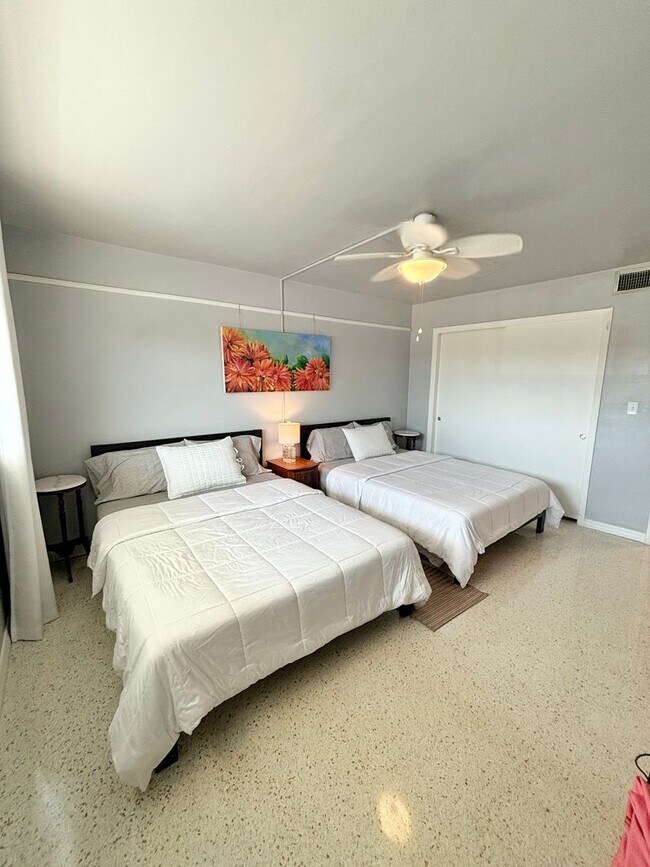 Building Photo - Fully Furnished 2 Bedroom 2 Bath St. Pete ...