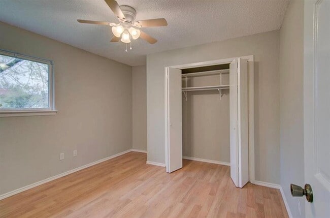 Building Photo - 9705 Meadowheath Dr