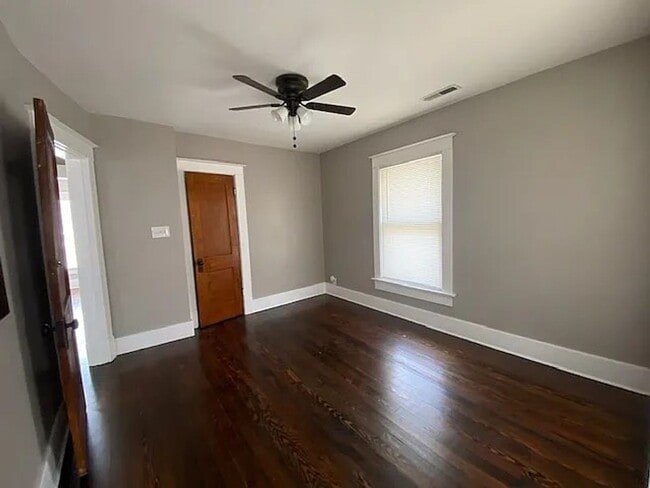 Building Photo - Big 2BR with appliances, nicely updated! Great for students or professor.