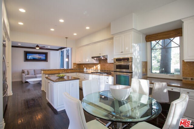 Building Photo - 6241 Crescent Park W