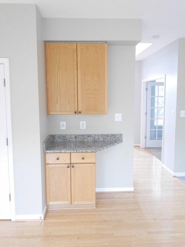 Building Photo - Spacious & Stylish 4-Bedroom Home with Fin...