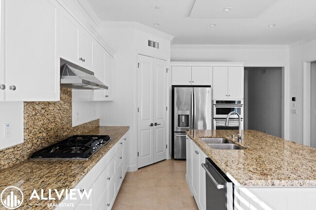 Building Photo - Gorgeous 3 bedroom 2.5 bath home in the newly constructed association of Eastwood Village!