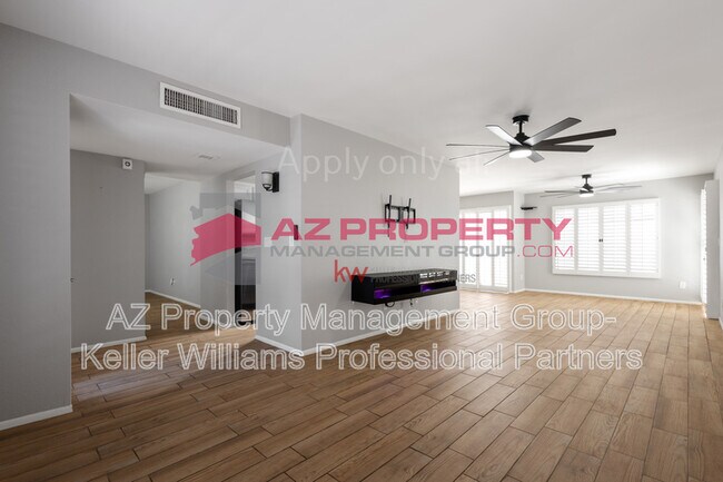 Building Photo - 938 E Villa Maria Dr
