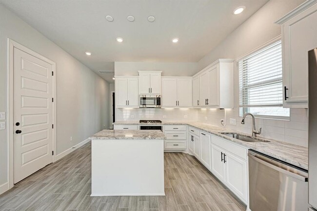 Building Photo - 12811 Stanford Dr