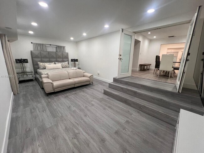 Building Photo - 3675 SW 26th St