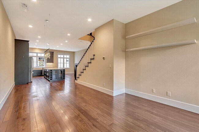 Building Photo - Beautiful Tri-Level 4 bedroom, 3.5 Bathroom, 2,150 SqFt Home in Downtown Campbell!