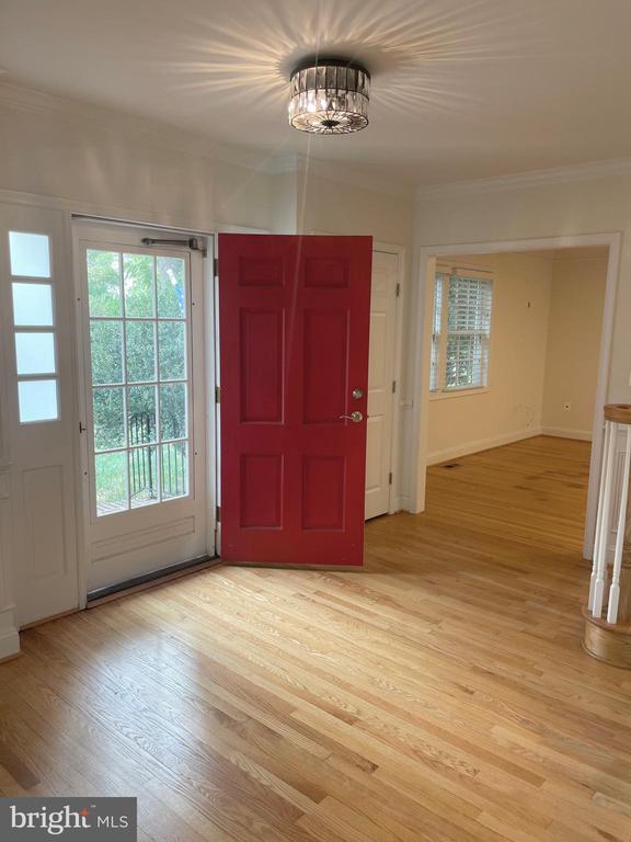 Building Photo - 9309 Main St