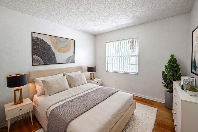 Building Photo - 2505 N Alafaya Trail