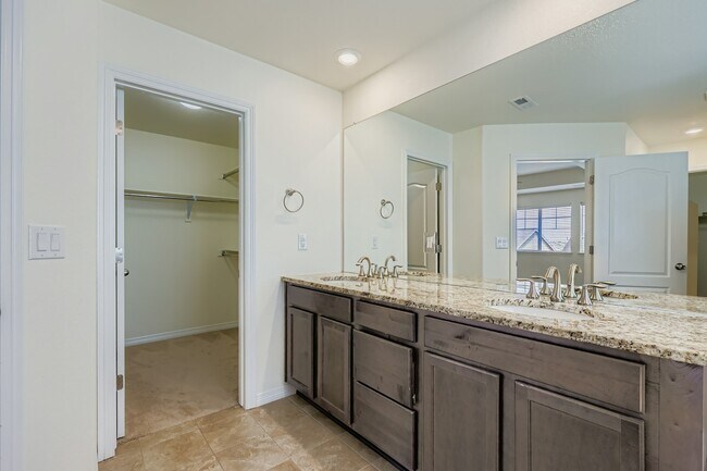 Building Photo - 14810 Vienna Cir