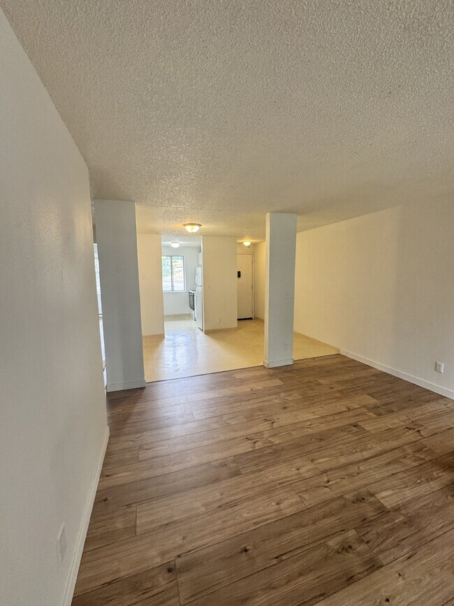 Building Photo - 2 Bed / 1 Bath in Prime Happy Valley Location