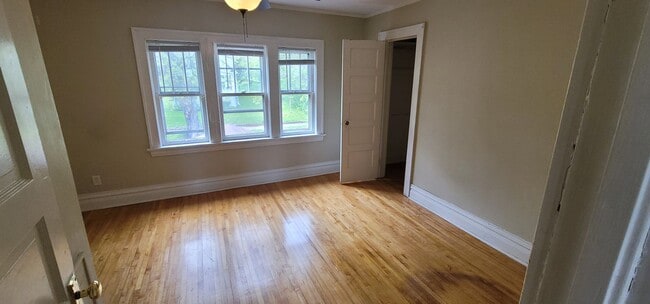 Building Photo - JUNE 2026 - Duluth MN -4 bed - 1 bath - Si...