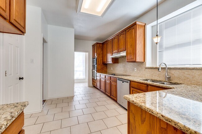 Building Photo - 8434 Golf Club Cir