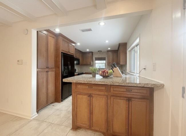 Building Photo - 9655 Meadowcroft Dr