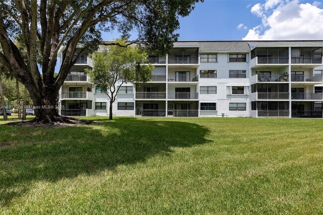 Building Photo - 16171 Blatt Blvd