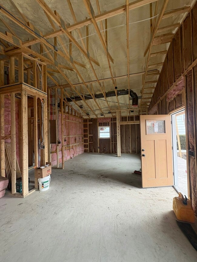 Building Photo - 617 E Locust St