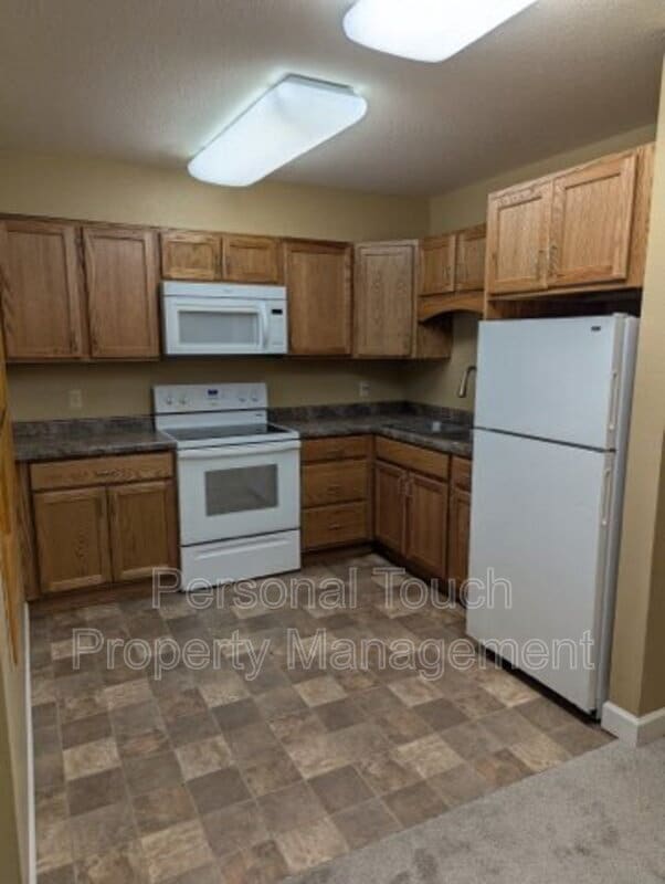 Building Photo - 106 1st St