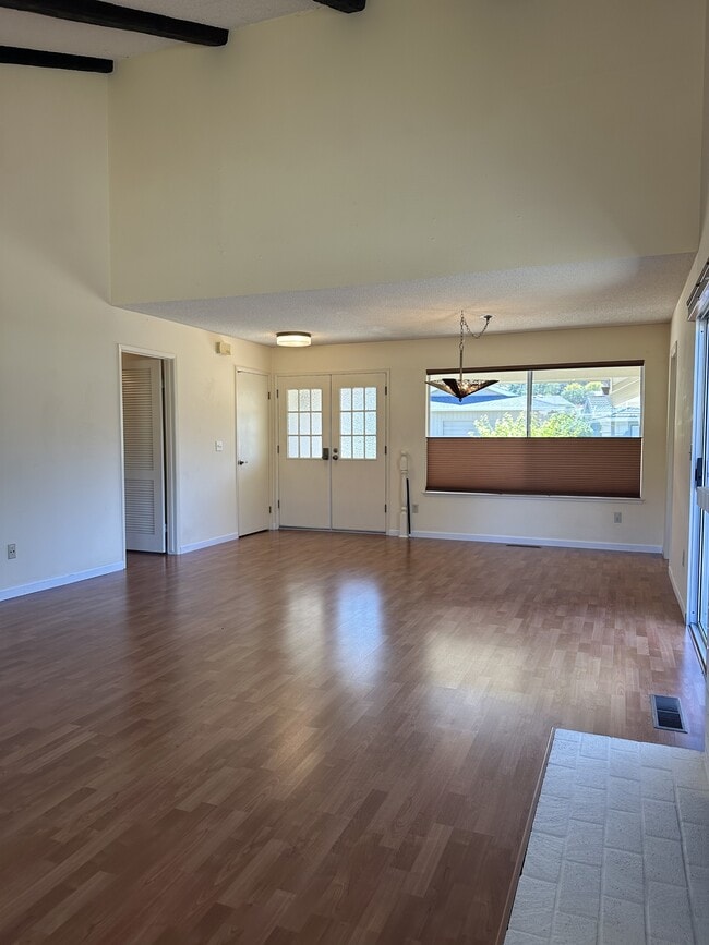 Building Photo - 175 Oak Island Dr