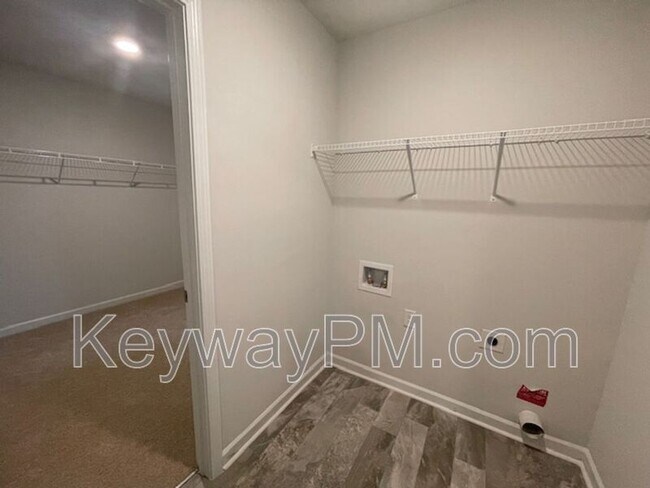 Building Photo - 532 Myrtle Crst