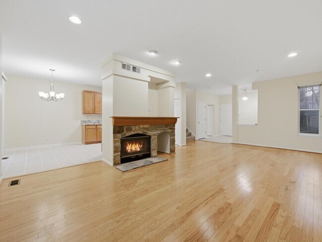 Building Photo - 399 Pine Lake Cir