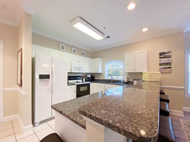 Building Photo - 4880 Dahlia Ct
