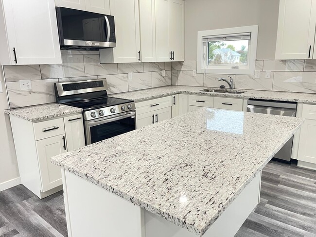 Building Photo - Move-in special offer!!! Newly rebuilt hou...