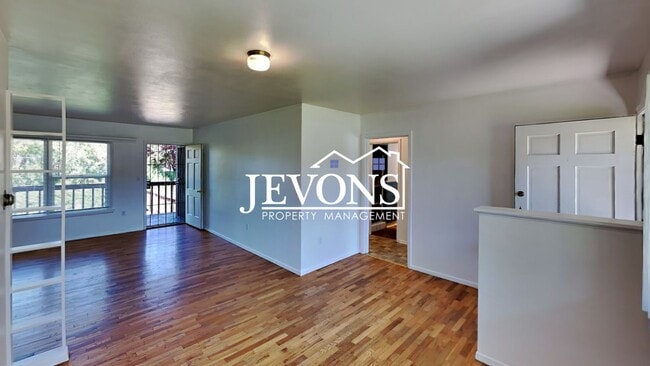 Building Photo - 4105 W Lincoln Ave