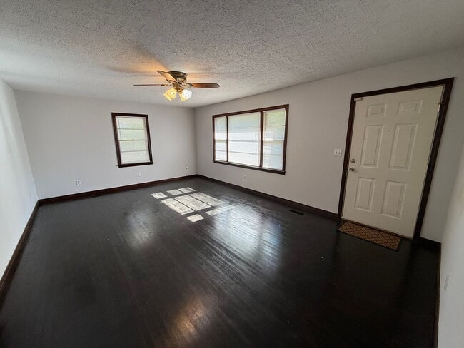 Building Photo - Guntersville, AL Home for Rent!