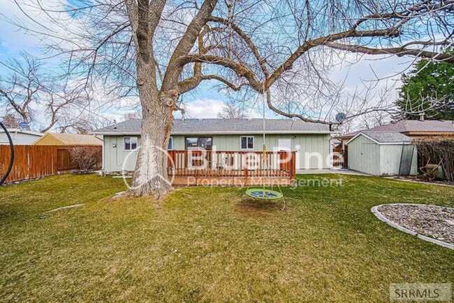 Building Photo - 407 Valley Dr