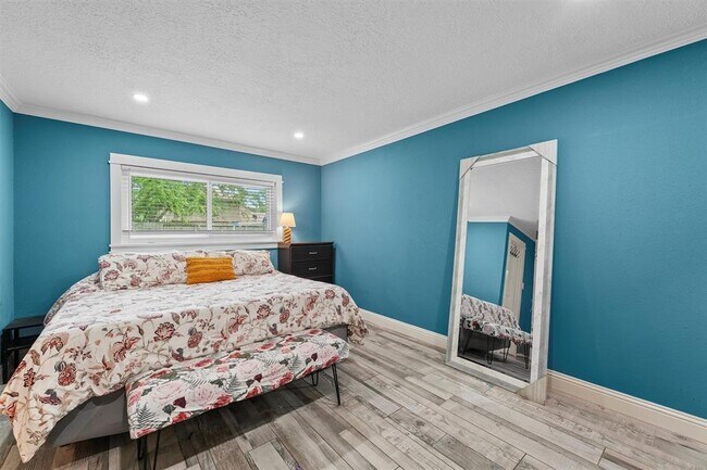 Building Photo - 16906 Rolling Acres Dr