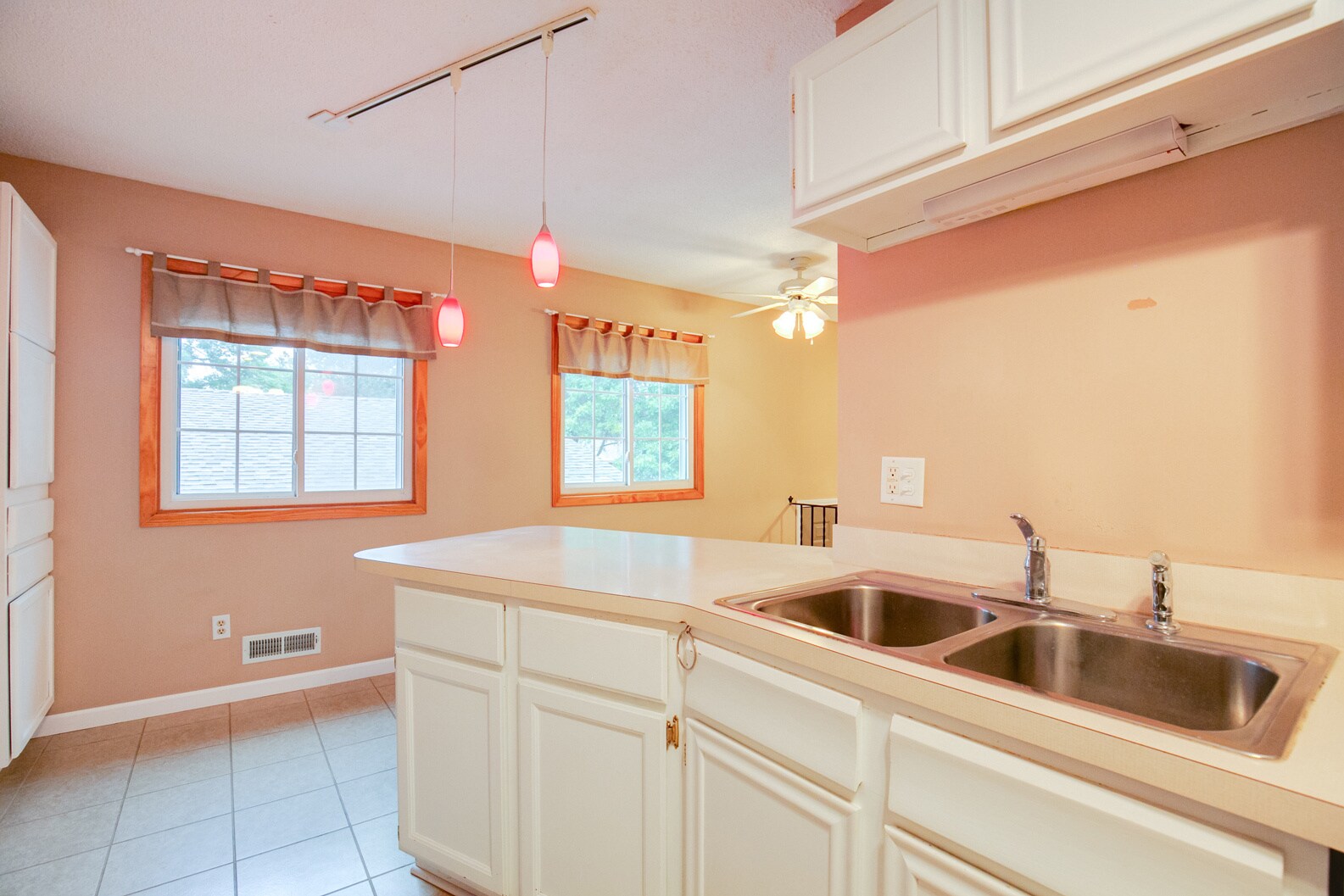 Building Photo - 12115 Drake St NW