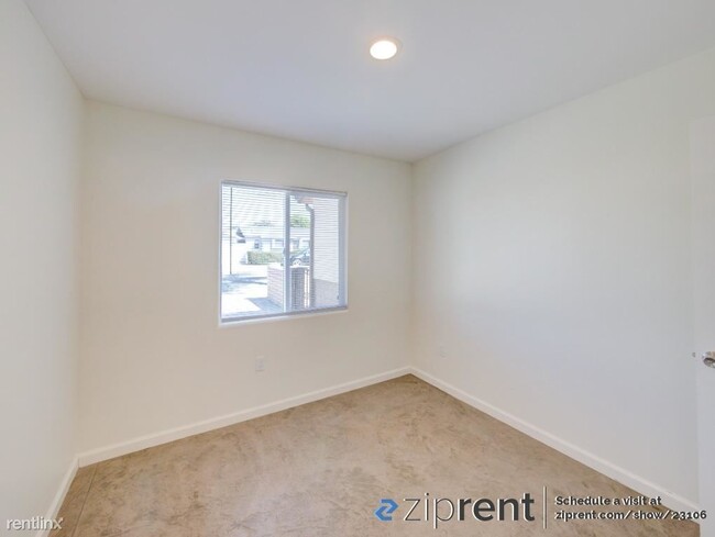 Building Photo - 1 br, 1 bath Triplex - 425 East Hermosa St...