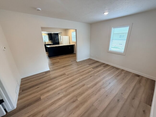 Building Photo - Updated 2-Bedroom Home with Oversized 1-Car Garage in Central Loveland