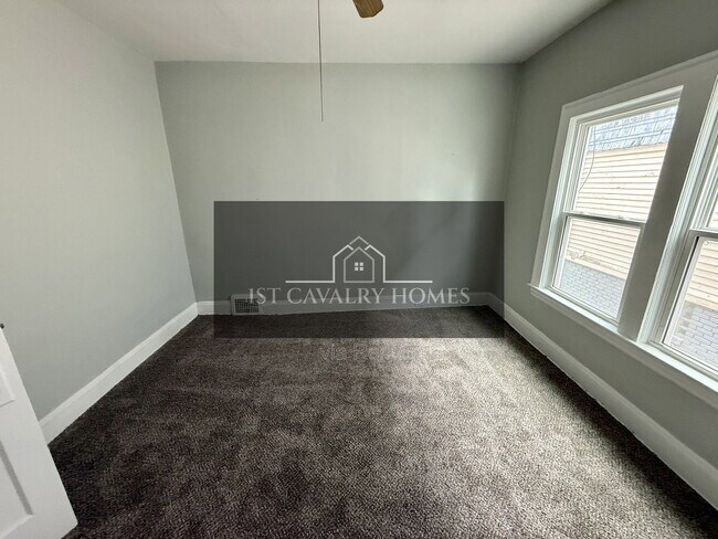 Building Photo - 9215 Yale Ave