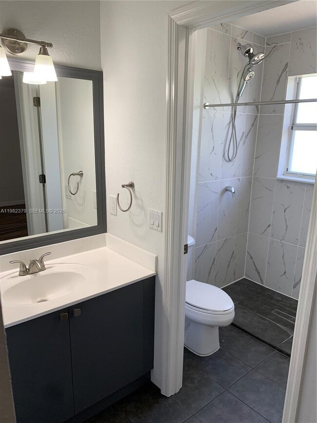 Building Photo - 3001 SE 17th Ave