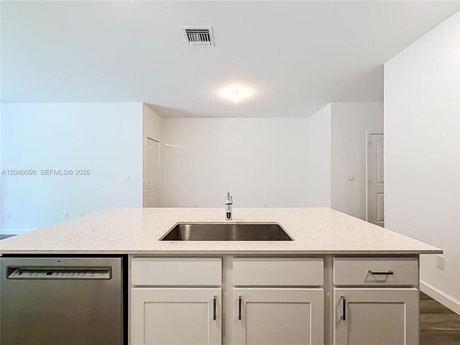 Building Photo - 4607 Hollister Ave