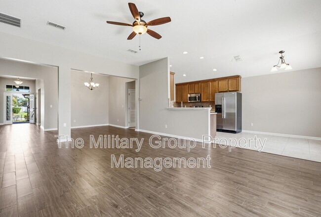 Building Photo - 374 Porta Rosa Circle
